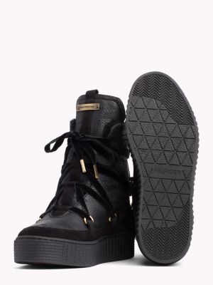 black flatform boots