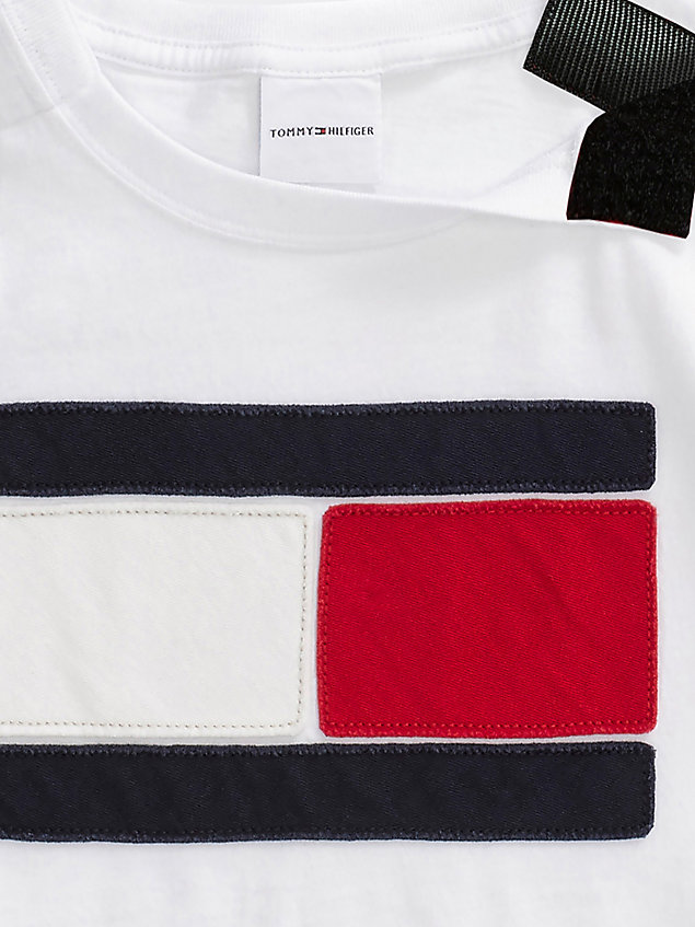 white adaptive oversize-t-shirt mit flag-logo für jungen - tommy hilfiger