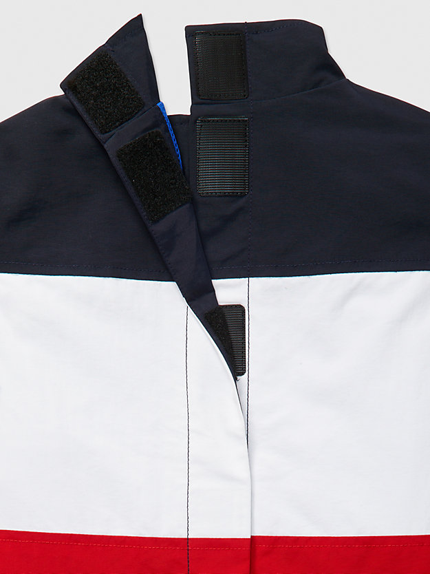 blue adaptive colour-blocked regatta jacket for boys tommy hilfiger