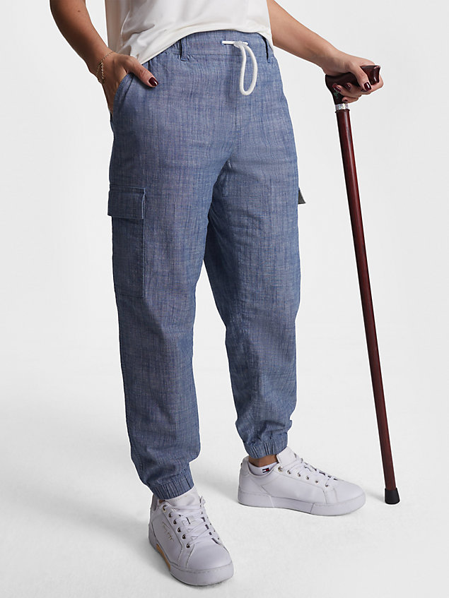 blue adaptive chambray cargo chino-jogger voor dames - tommy hilfiger