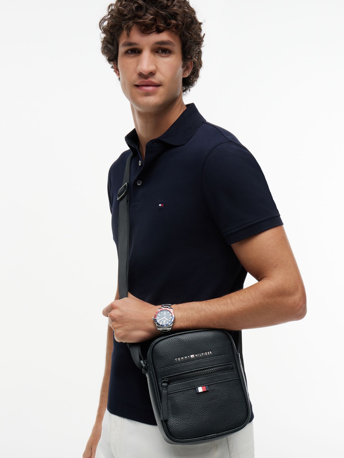 Essential Small Reporter Bag — Black