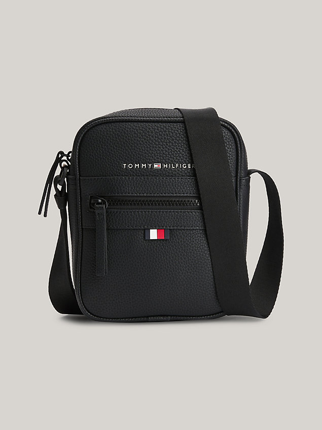 black essential kleine reportertasche für herren - tommy hilfiger
