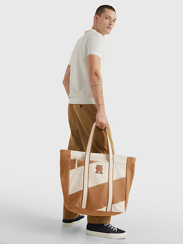 khaki color block tote-bag aus canvas mit monogramm für herren - tommy hilfiger