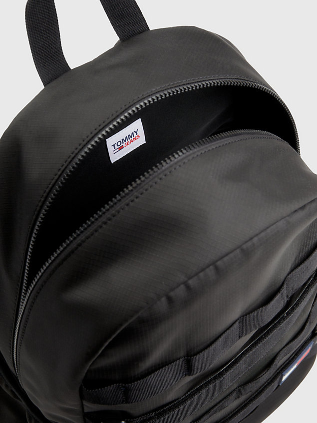 black skateboard-rucksack aus recycling-polyester für herren - tommy jeans