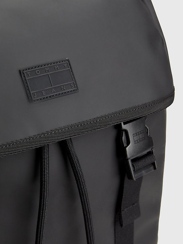 mochila de solapa con logo tonal black de hombre tommy jeans