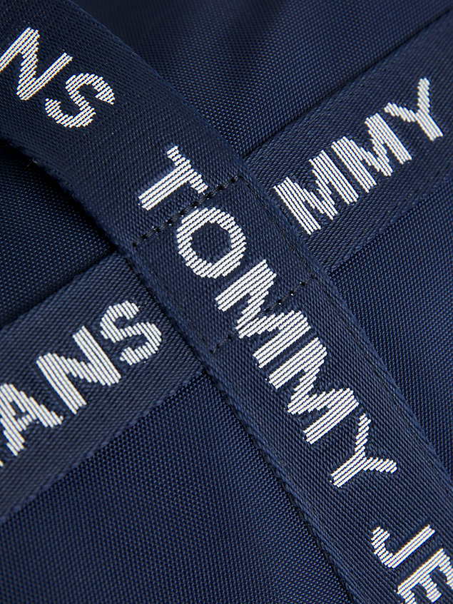 sac de sport essential recyclé à motif logo blue pour hommes tommy jeans