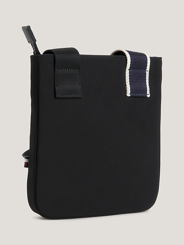 bolso bandolera pequeño con logo black de hombre tommy hilfiger