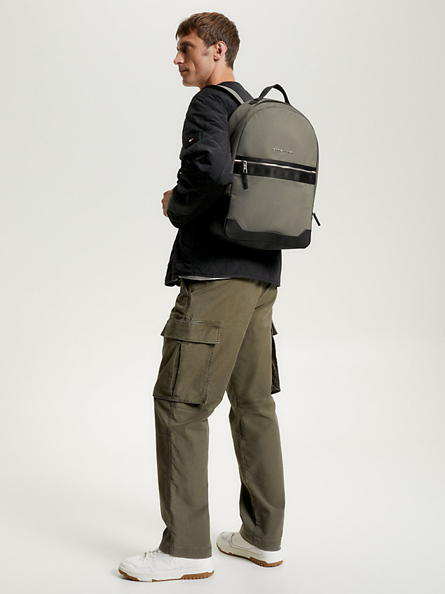 grey plecak elevated o fasonie kopułowym z logo dla mężczyźni - tommy hilfiger