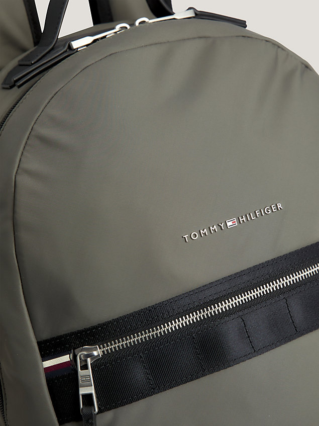 grey elevated rugzak met bol-design en logo voor heren - tommy hilfiger