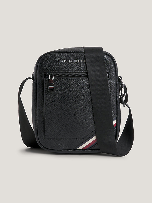 black kleine reportertasche mit metall-logo für herren - tommy hilfiger
