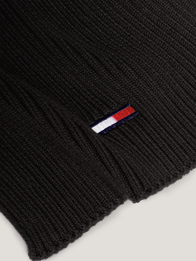 black ribgebreide sjaal met geborduurde vlag voor heren - tommy jeans