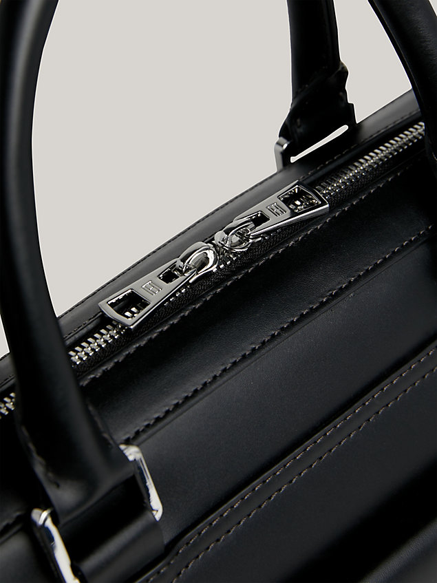 black skórzana torba na laptopa z logo dla mężczyźni - tommy hilfiger