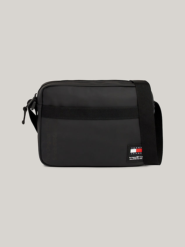 black essential kleine crossbody-kameratasche mit logo für herren - tommy jeans