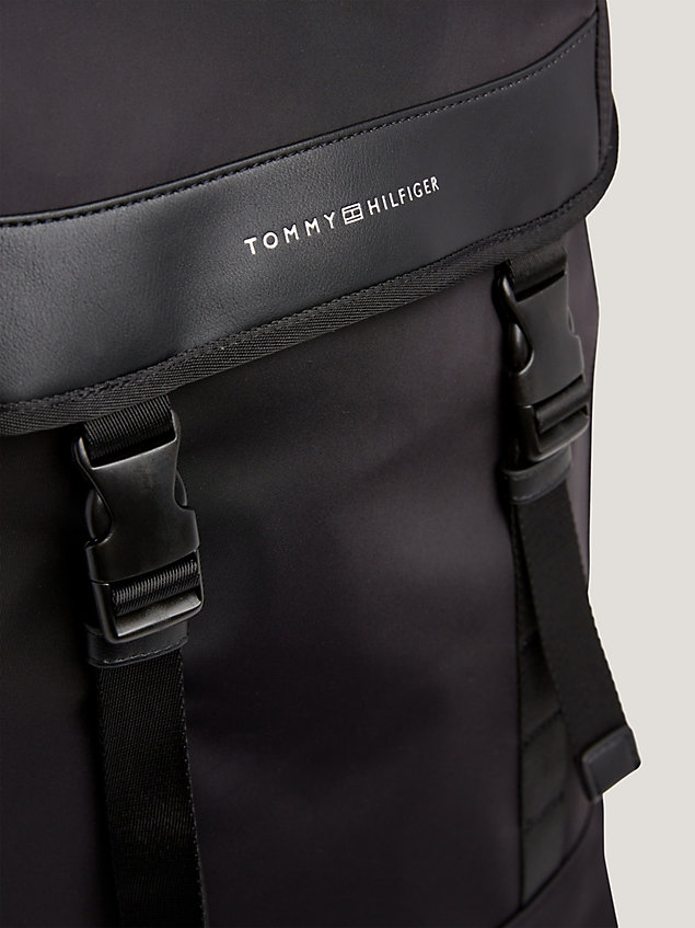 black th tech rugzak met flap en logo voor heren - tommy hilfiger