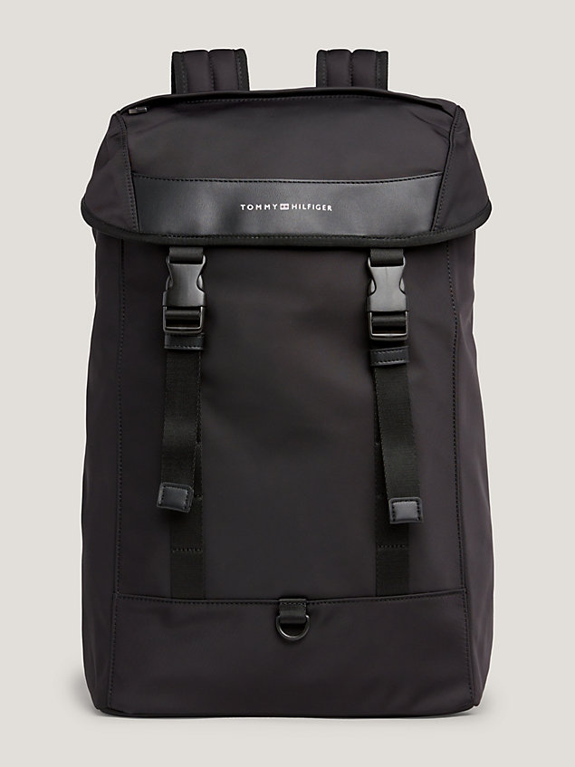 black th tech rucksack mit logo auf der klappe für herren - tommy hilfiger