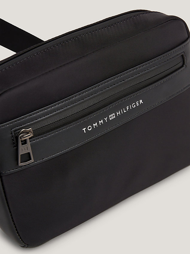 black torebka na aparat th tech exclusive z logo dla mężczyźni - tommy hilfiger