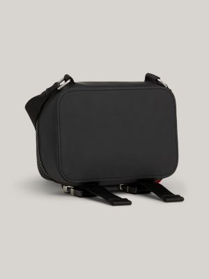 black kleine crossbody-tasche mit logo-prägung für herren - tommy jeans