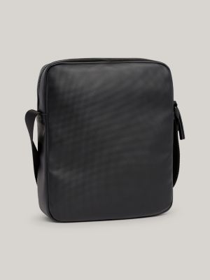 black kleine reportertasche mit piqué-finish für herren - tommy hilfiger