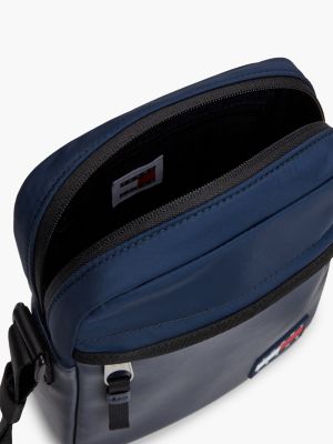 blau reportertasche mit badge für herren - tommy jeans