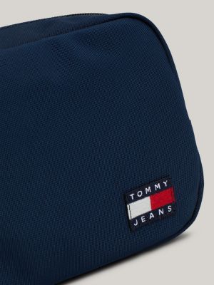 pochette toilette essential con distintivo blu da uomini tommy jeans