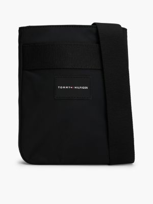 black kleine crossbody-tasche mit gummiertem logo für herren - tommy hilfiger