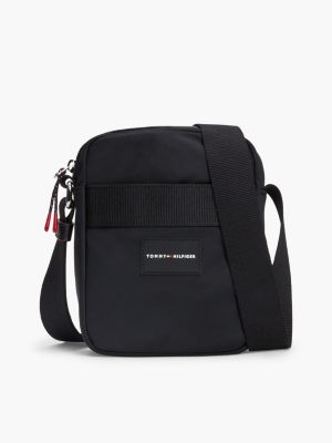 black kleine reportertasche mit logo-patch für herren - tommy hilfiger