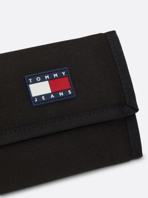 portafogli trifold con distintivo nero da uomini tommy jeans