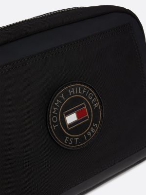 czarny kosmetyczka o mieszanej fakturze z naszywką dla mężczyźni - tommy hilfiger