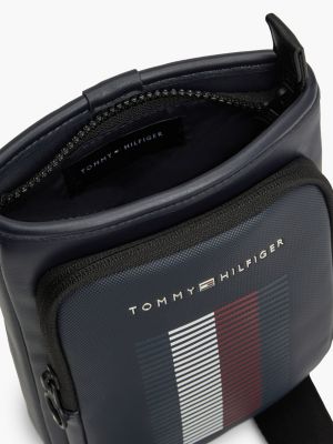 borsa a tracolla con texture piqué sulla tasca blu da uomini tommy hilfiger