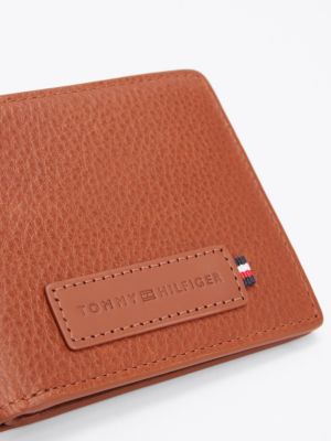 portafogli bifold premium in pelle marrone da uomini tommy hilfiger