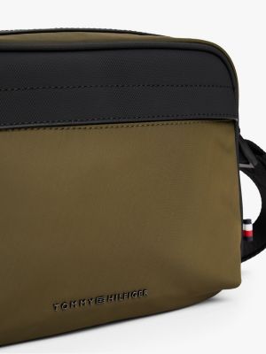 camera bag con tracolla e logo in metallo khaki da uomini tommy hilfiger