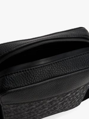 czarny torba th monogram, skóra z groszkowaną fakturą dla mężczyźni - tommy hilfiger