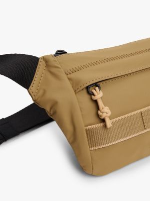 sac banane à logo texturé marron pour hommes tommy hilfiger