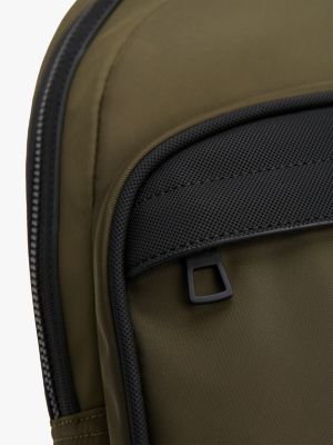 sac bandoulière avec logo en métal kaki pour hommes tommy hilfiger