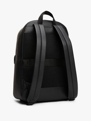 black kuppelförmiger rucksack mit logo aus metall für herren - tommy hilfiger