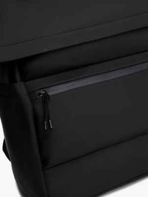 sac à dos à rabat roulé et logo texturé noir pour hommes tommy hilfiger