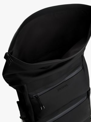 sac à dos à rabat roulé et logo texturé noir pour hommes tommy hilfiger