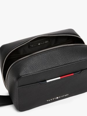 schwarz kulturbeutel mit metall-logo und narben-finish für herren - tommy hilfiger