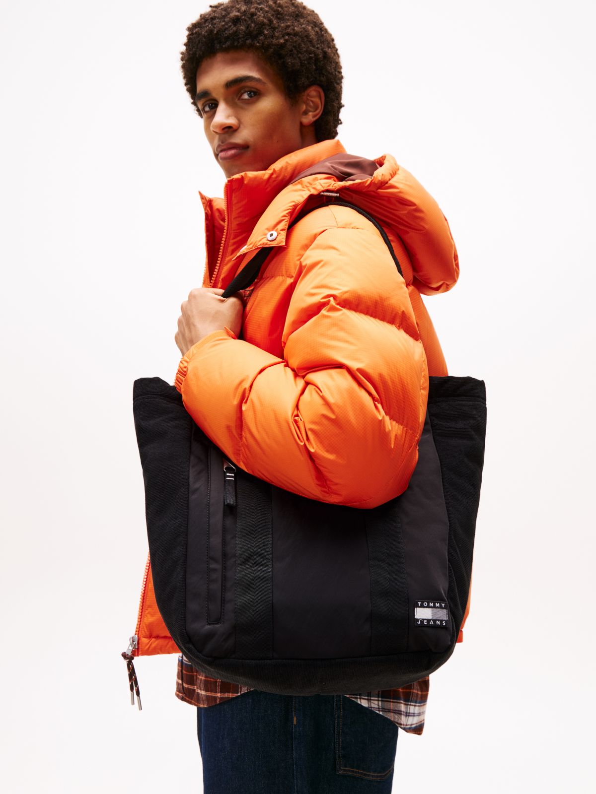 Tech Tonal Logo Tote Bag — Black