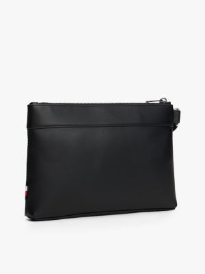 pochette intrecciata con logo in metallo nero da uomini tommy hilfiger