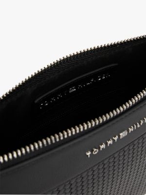 pochette intrecciata con logo in metallo nero da uomini tommy hilfiger