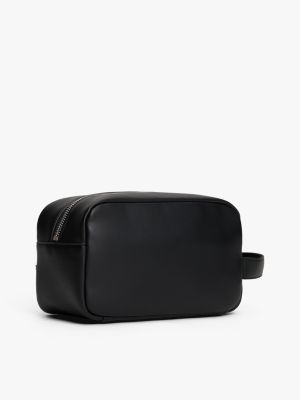 zwart toilettas met metalen logo voor heren - tommy hilfiger