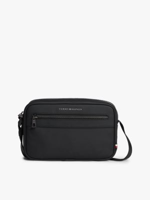 black crossbody-reportertasche mit metall-logo für herren - tommy hilfiger