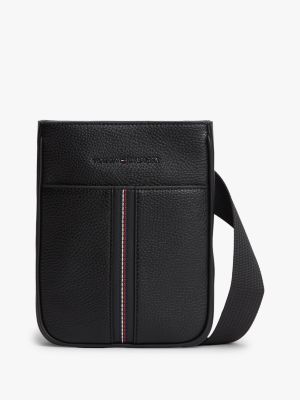 black genarbte crossbody-tasche mit metall-logo für herren - tommy hilfiger