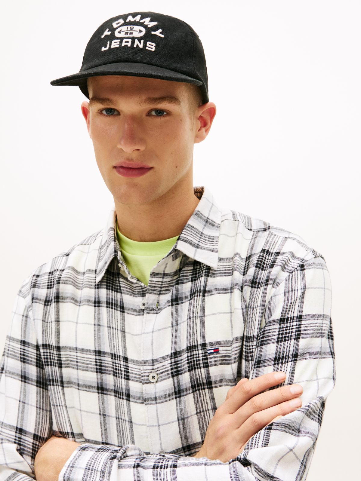 Gym Logo Embroidery Trucker Cap — Black