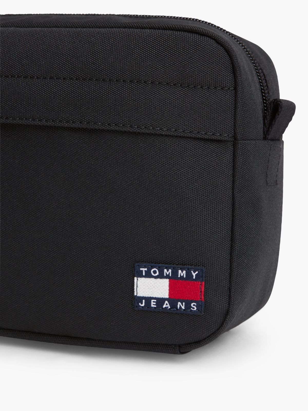 Essential Repeat Logo Textile Washbag — Black
