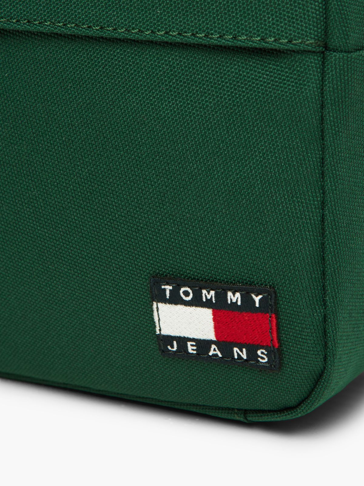 Essential Repeat Logo Textile Washbag — Green