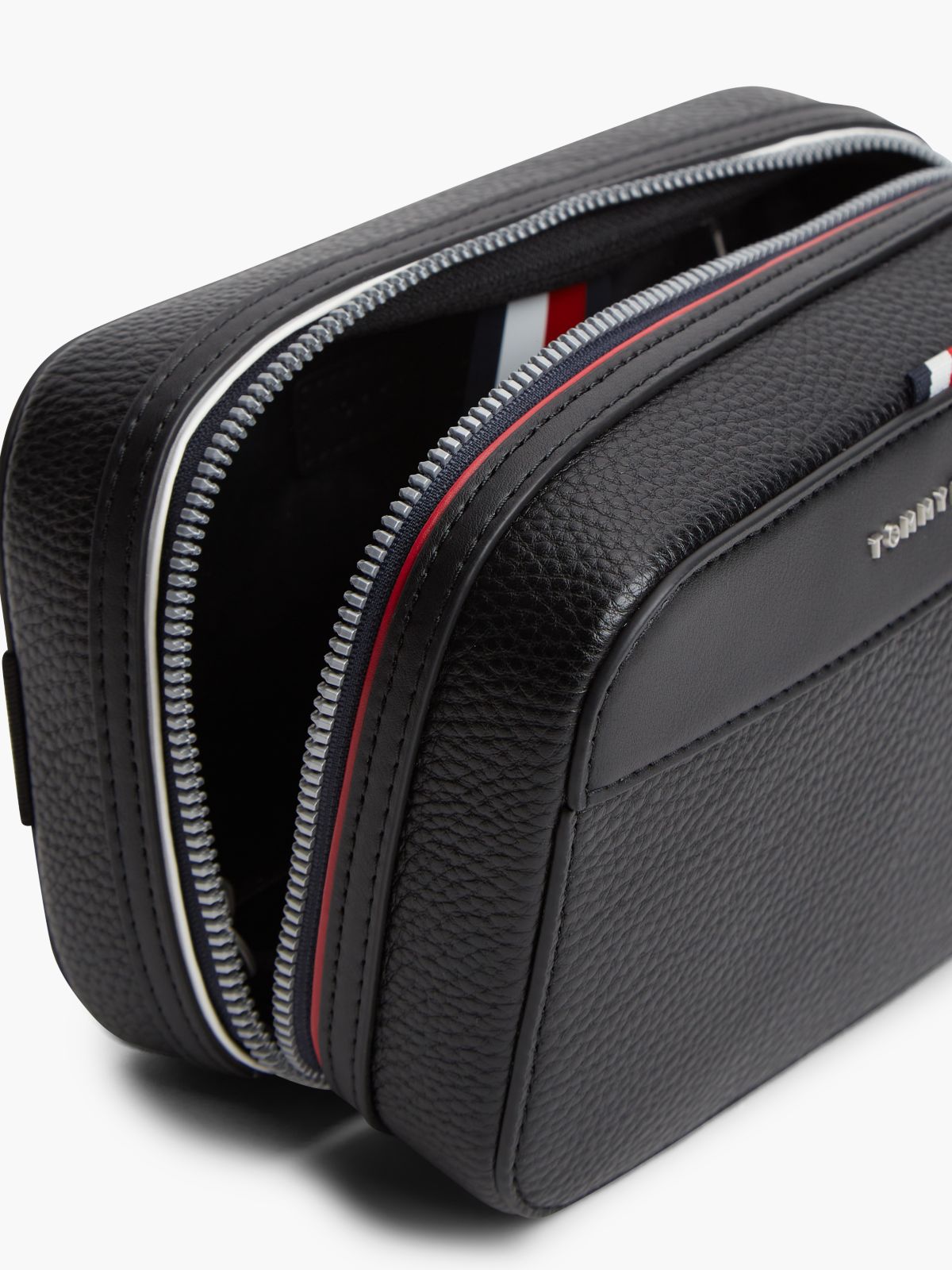 Metal Logo Pebble Grain Washbag — Black