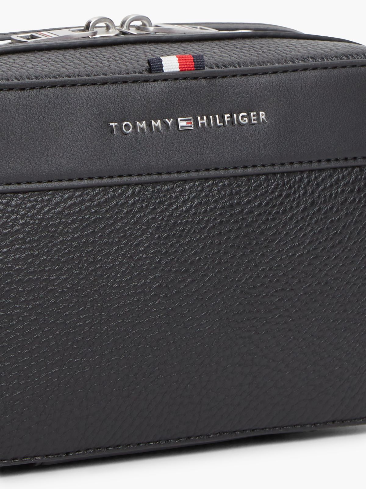 Metal Logo Pebble Grain Washbag — Black