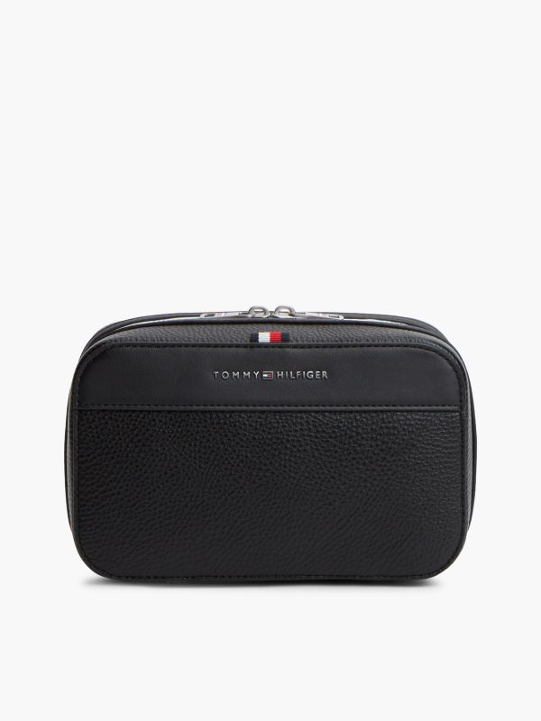 Metal Logo Pebble Grain Washbag — Black